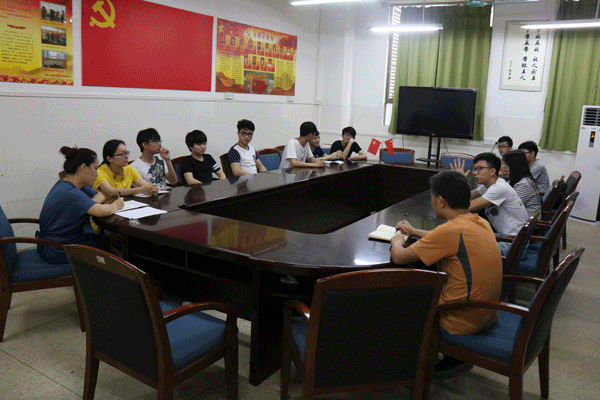 学生座谈会现场