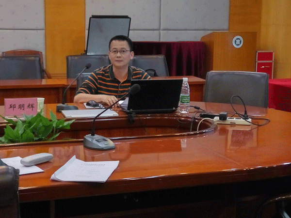 邱明辉博士汇报专业建设情况