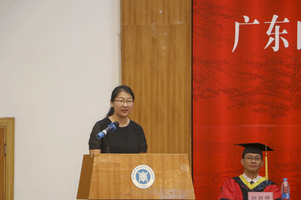 必赢电子游戏网站党总支副书记邵名菊主持会议