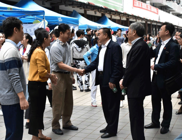 长春科技学院校领导一行与我院院长万世明、党总支副书记邵名菊进行交流