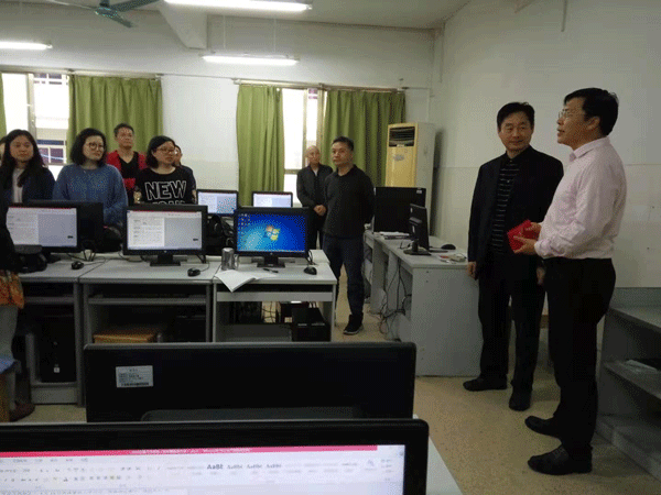 黄大乾校长为我院教师送新春祝福并发表讲话.gif
