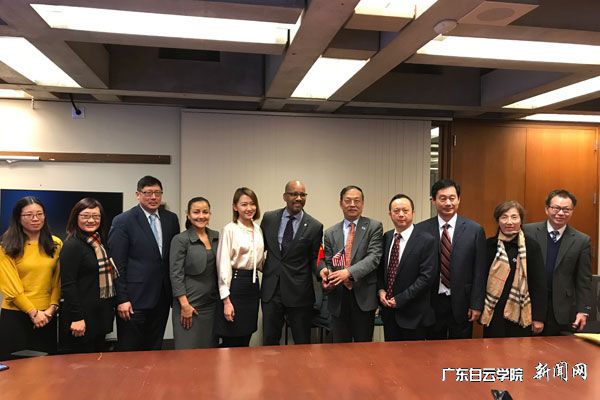 代表团访问波士顿市政厅.jpg