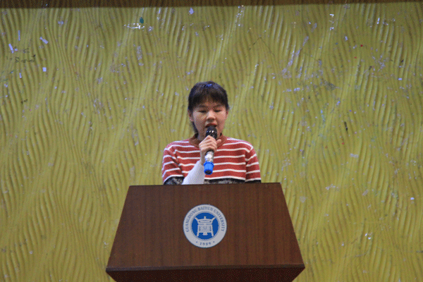 第二学生党支部书记苏颖作总结发言.gif
