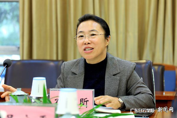 广东省高等教育研究室副主任孙丽昕讲话.jpg