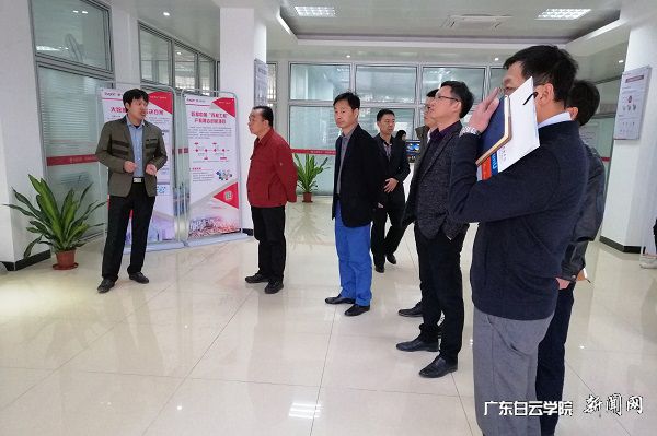 巡检专家组实地考察基地建设.jpg