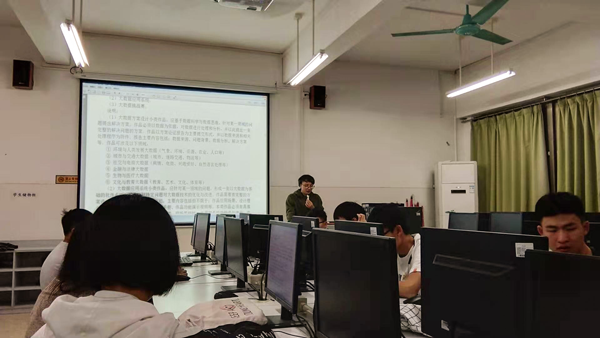 竞赛训练现场.png