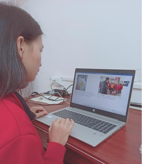 学生认真开班会.png
