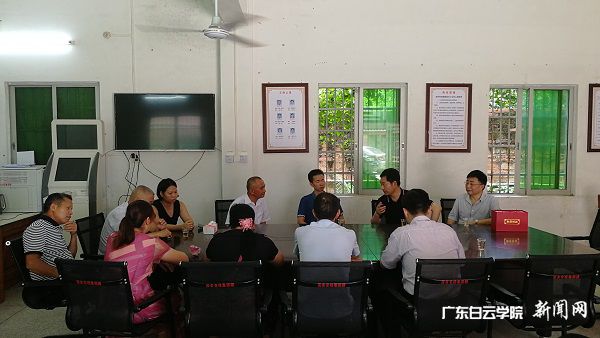 万世明教授团队与丰村村干部交流座谈.jpg