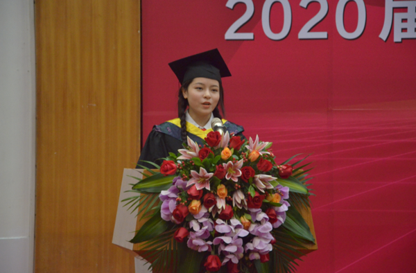 2016级物联网工程班杨柳仪同学作为优秀毕业生代表参加学校毕业典礼并发言.png