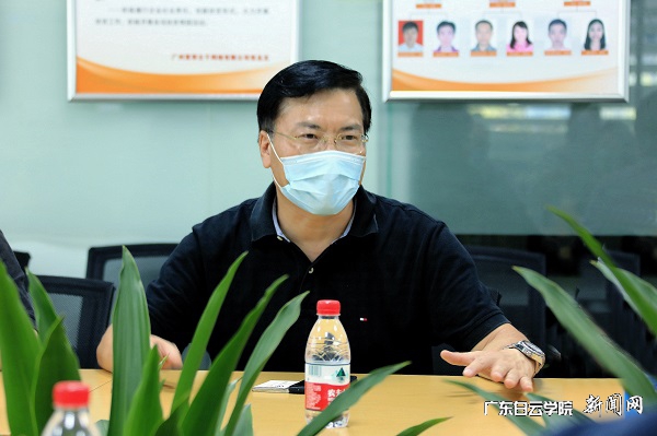 黄大乾校长讲话.jpg