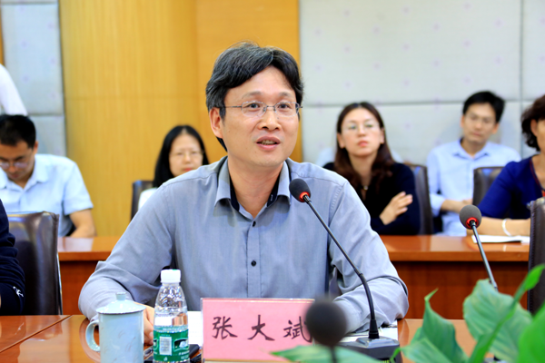 必赢电子游戏网站院长张大斌介绍白云宏产业学院建设情况.png