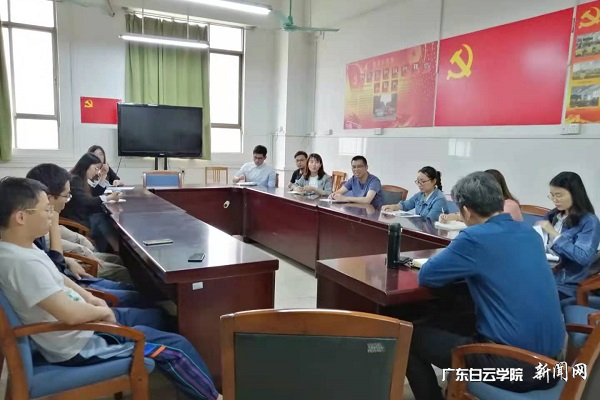 座谈会现场.jpg